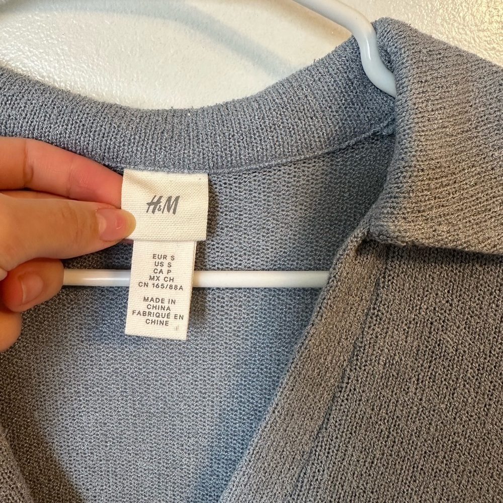 H&M Collared Top - Picture 3 of 3